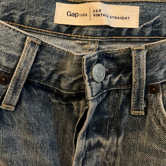 Woman’s Gap Jean Cut Off Shorts🌵25 - Picture 2 of 5